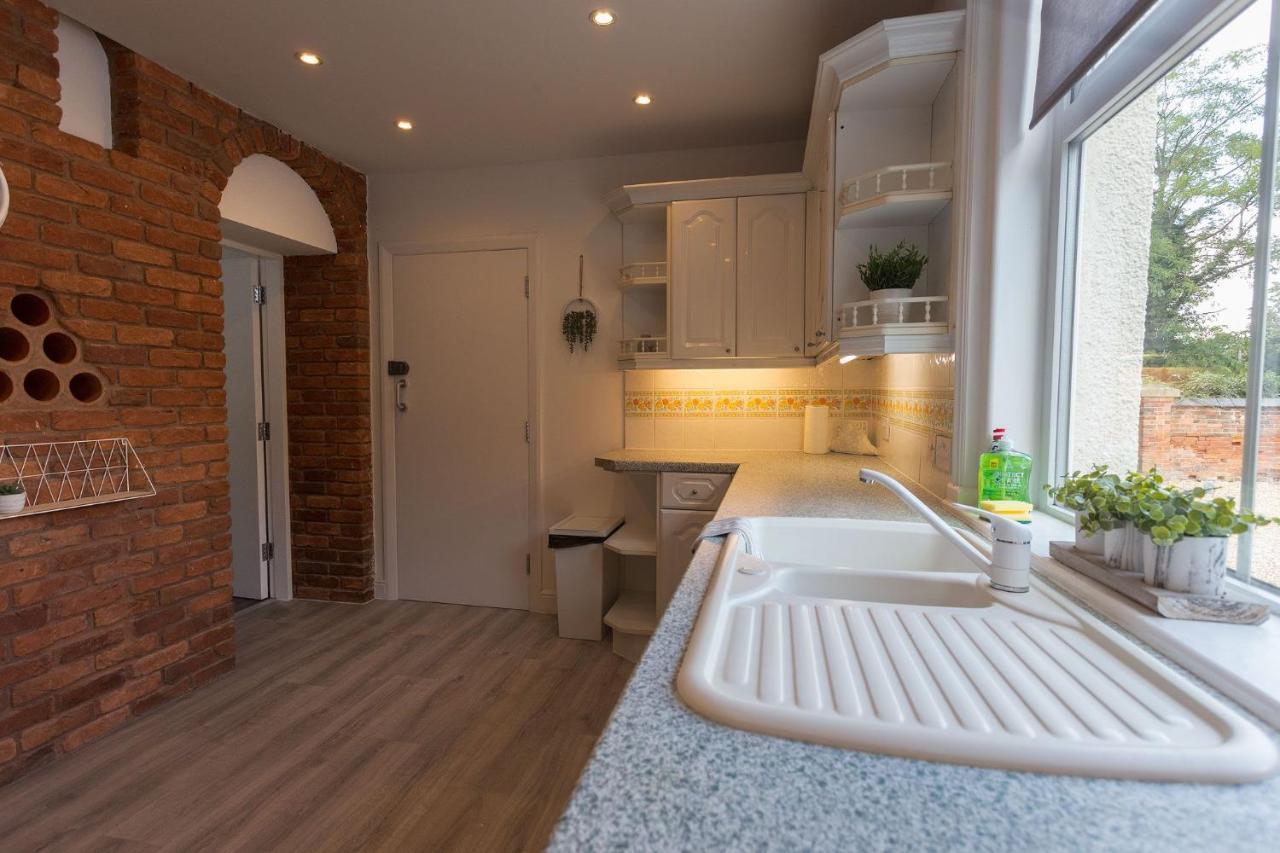 Stunning Rural Apartment - Sleeps 4 - Parking Lichfield Extérieur photo